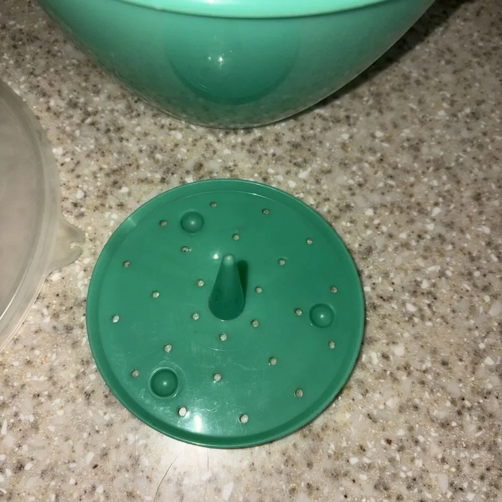 Vintage Tupperware Jadeite Green Lettuce Keeper & Spike USA #679-29 Excellent